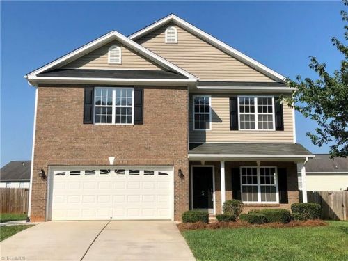 5 White Oak Ct, Greensboro, NC 27405-8521