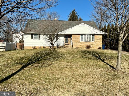 10 Smithfield Ave, Trenton, NJ 08648-3929