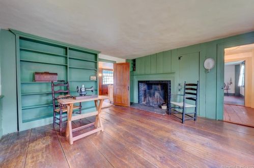 35 Smith St, Middletown CT  06457-1740 exterior