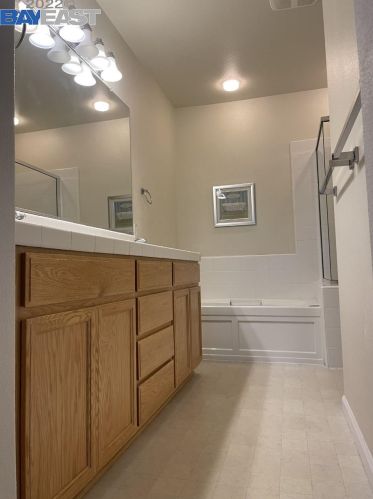 3725 Whitworth Dr, Pleasanton CA  94568-1377 exterior