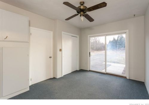 24 Hotchkiss Rd, Farmington CT  06032-2810 exterior