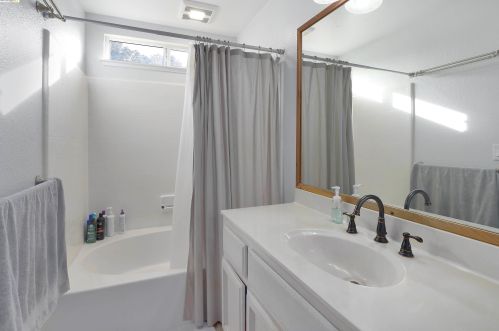 1743 Fairhaven Ct, Oakley CA  94561-3069 exterior