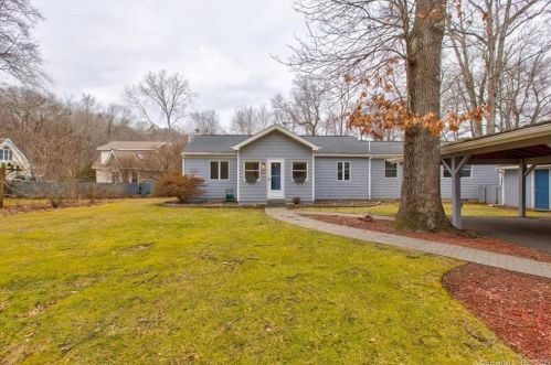 21 Moore Ave, Lyme CT  06371-1216 exterior