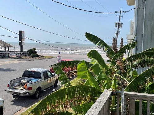 1515 13th St, Galveston TX  77550-8223 exterior