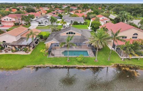 920 203rd Ave, Hollywood FL  33029-3439 exterior