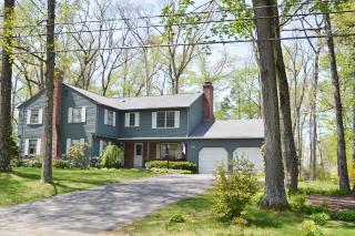 15 Eastwood Dr, Wilbraham, MA 01095-2111