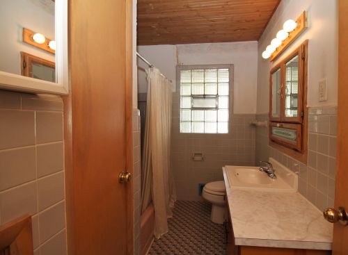 6700 Bottsford Ave, Milwaukee WI 53221-2128 exterior