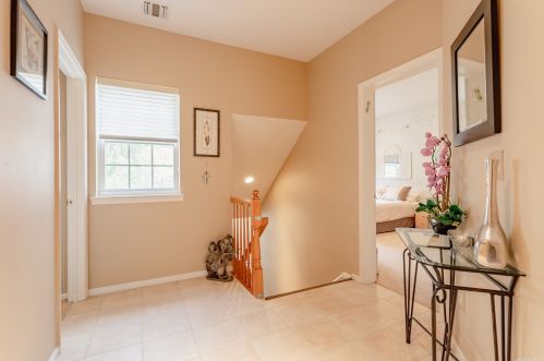115 Carriage Ln, Hicksville, NY 11803-1527