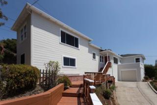10700 Sheldon St, Oakland, CA 94605-5324