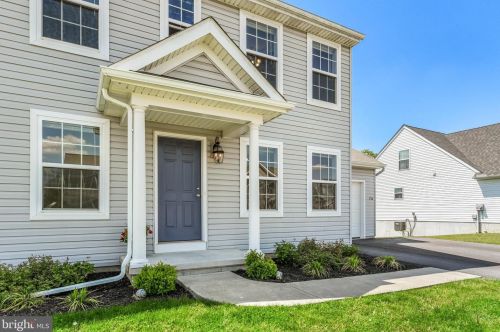 116 Creekview Dr, Lapark, PA 17562-9439