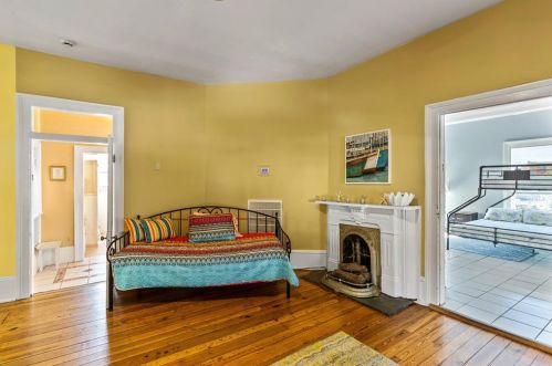 2927 Bernardo De Galvez Ave, Galveston TX 77550 exterior