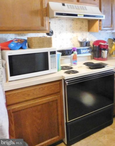 243 Lincoln Dr, Hanover PA 17331-4946 exterior