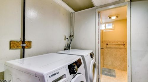 31 Midvale Ave, Lake Hiawatha NJ  07034-1008 exterior