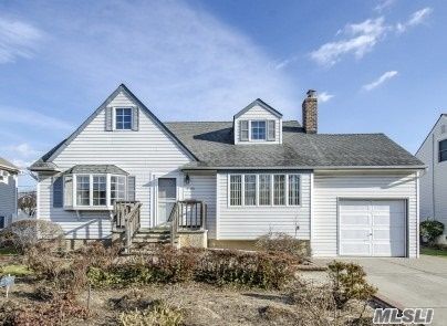 3595 Sarah Dr, North Wantagh, NY 11793-1633
