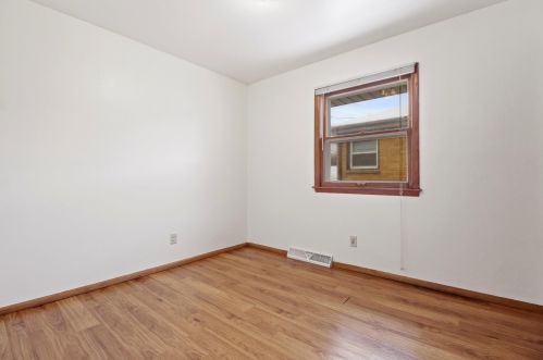 5667 91, Milwaukee WI 53225-2737 exterior