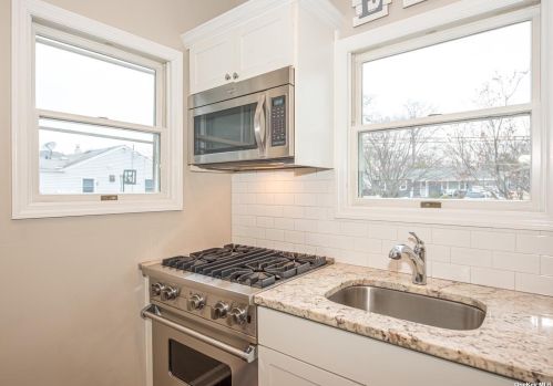 329 Park Ave, Babylon NY  11702-2024 exterior
