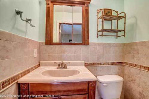 61 Venice Dr, Bricktown NJ  08723-6976 exterior