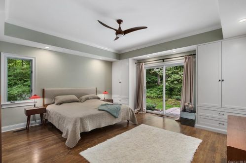 164 Westchester Ave, Scotts Corners NY  10576-1705 exterior