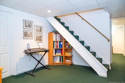 16 Visconti St, Norwalk CT  06851-4033 exterior