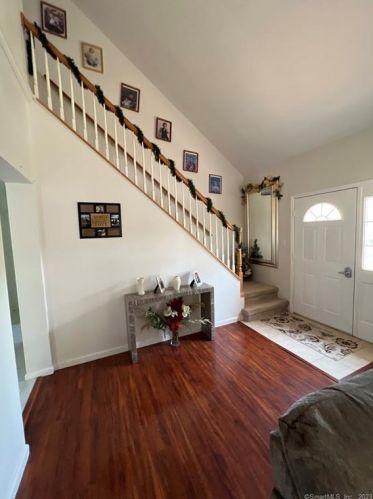 390 Boston Post Rd, Waterford CT  06385-1508 exterior