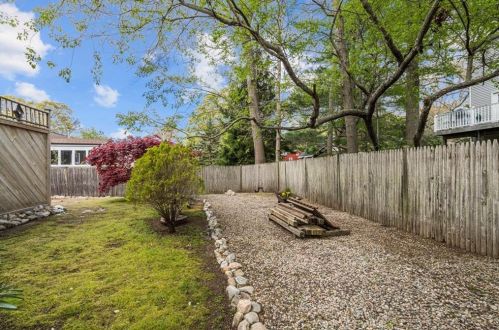 11 Pepper Bush Trl, South Kingstown RI  02874-2368 exterior