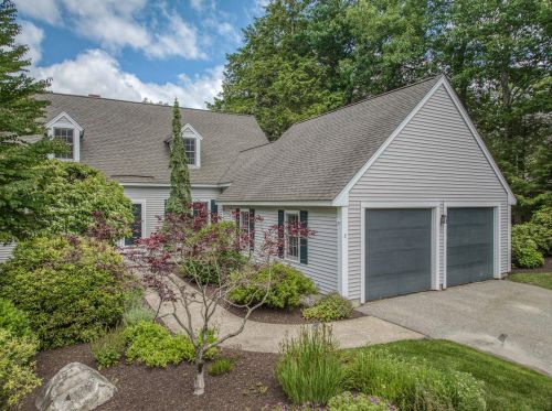 3 Gowing Ln, Amherst, NH 03031-2558