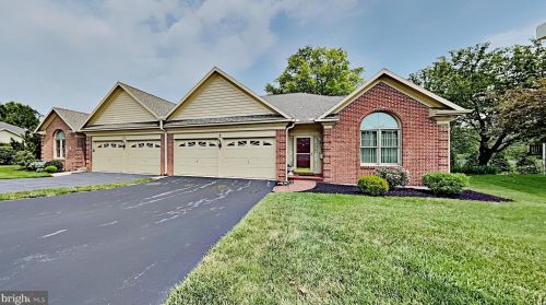 9 Almond Dr, Swatara, PA 17033-1760