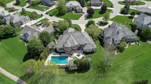 917 Evergreen Cir, Chenequa WI  53029-8636 exterior