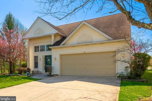35 Candlelight Cir, Columbus, NJ 08022-1002