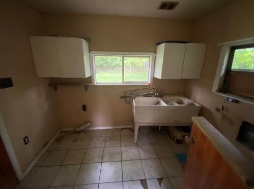 41 Tyler Ave, North Charleroi PA  15022-3303 exterior