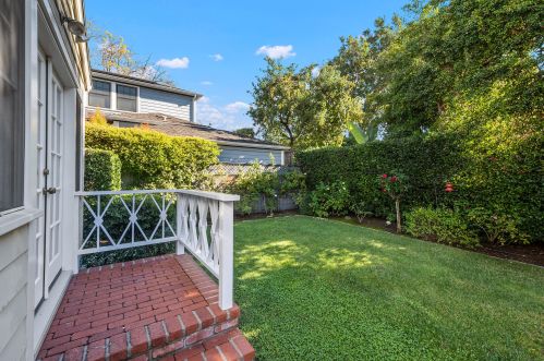 22 Islay St, Santa Barbara CA  93101-2423 exterior