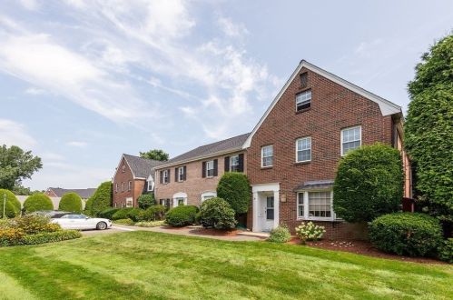 35 Patricia Dr, Stoughton, MA 02072-6126