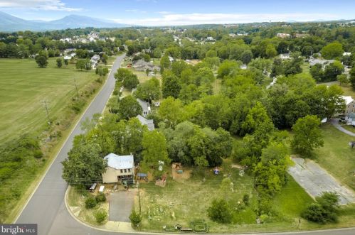 304 Water St, Woodstock, VA 22664-1702