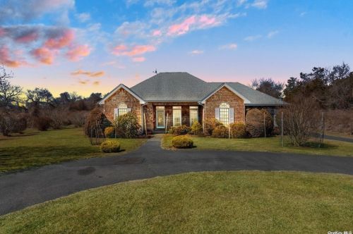 195 Montauk Hwy, Watermill NY  exterior