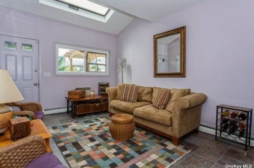 2837 Robert Ln, North Bellmore NY  11710-2927 exterior