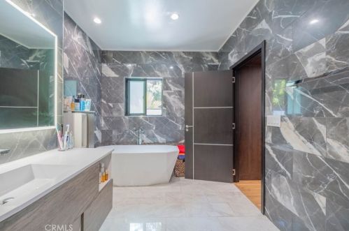 3411 Chevy Chase Dr, Glendale CA  91206-1418 exterior