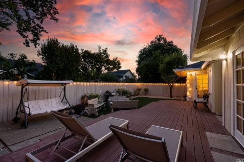 1910 Tonja Way, Santa Rosa, CA 95401-4453