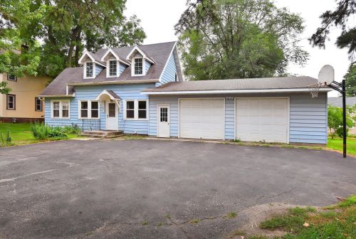 2208 2nd Ave, Faribault, MN 55021-2406