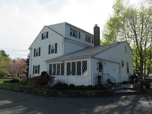881 Greenville Ave, Providence, RI 02919-1320