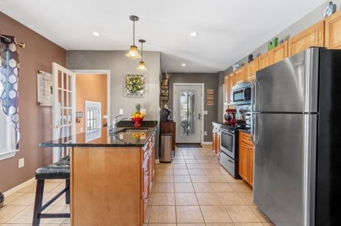 106 Pine St, Seekonk, MA 02771-4009