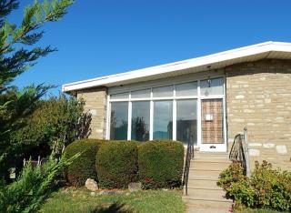 8812 Macon St, Philadelphia, PA 19152-1408
