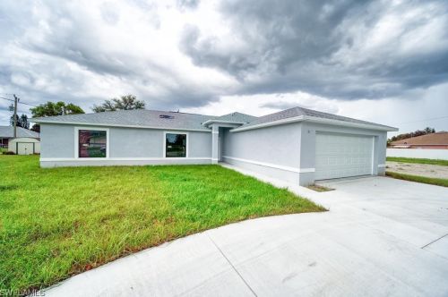 514 5th Pl, Cape Coral, FL 33909-2071