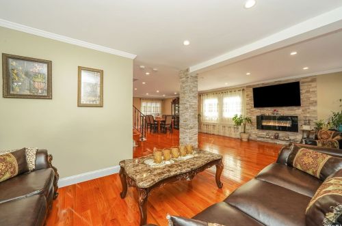 250 Bixley Heath, Lynbrook NY  11563-3138 exterior