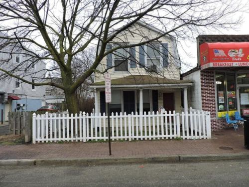 210 Bay Ave, Monmouth Hills, NJ 07732-1639
