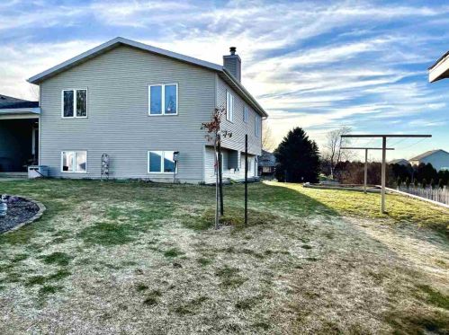 502 Eilbes Ave, Beaver Dam, WI 53916-1984