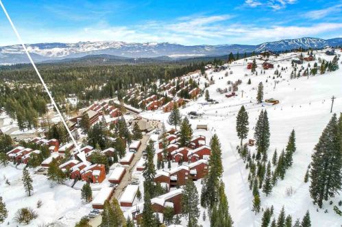 11541 Snowpeak Way, Truckee, CA 96161-7063