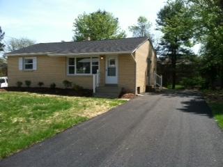 1085 Acri Dr, Harrisburg PA  17111-2915 exterior