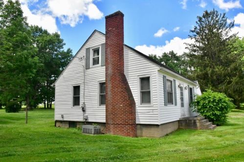 4120 Chandlersville Rd, Zanesville, OH 43701-8611