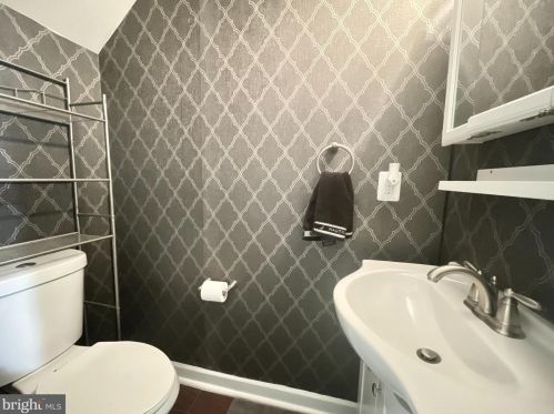 14069 Madrigal Dr, Woodbridge VA  22193-5947 exterior