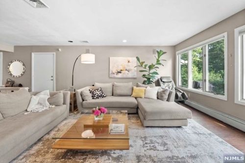 926 Norgate Dr, Ridgewood NJ  07450-2118 exterior